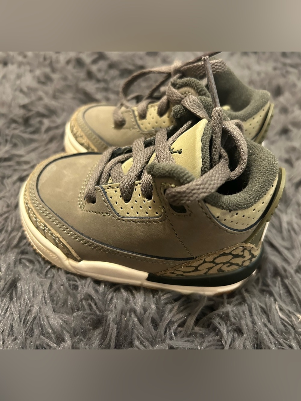 Baby Retro Jordan 3 Olive Green Basketball Sneakers